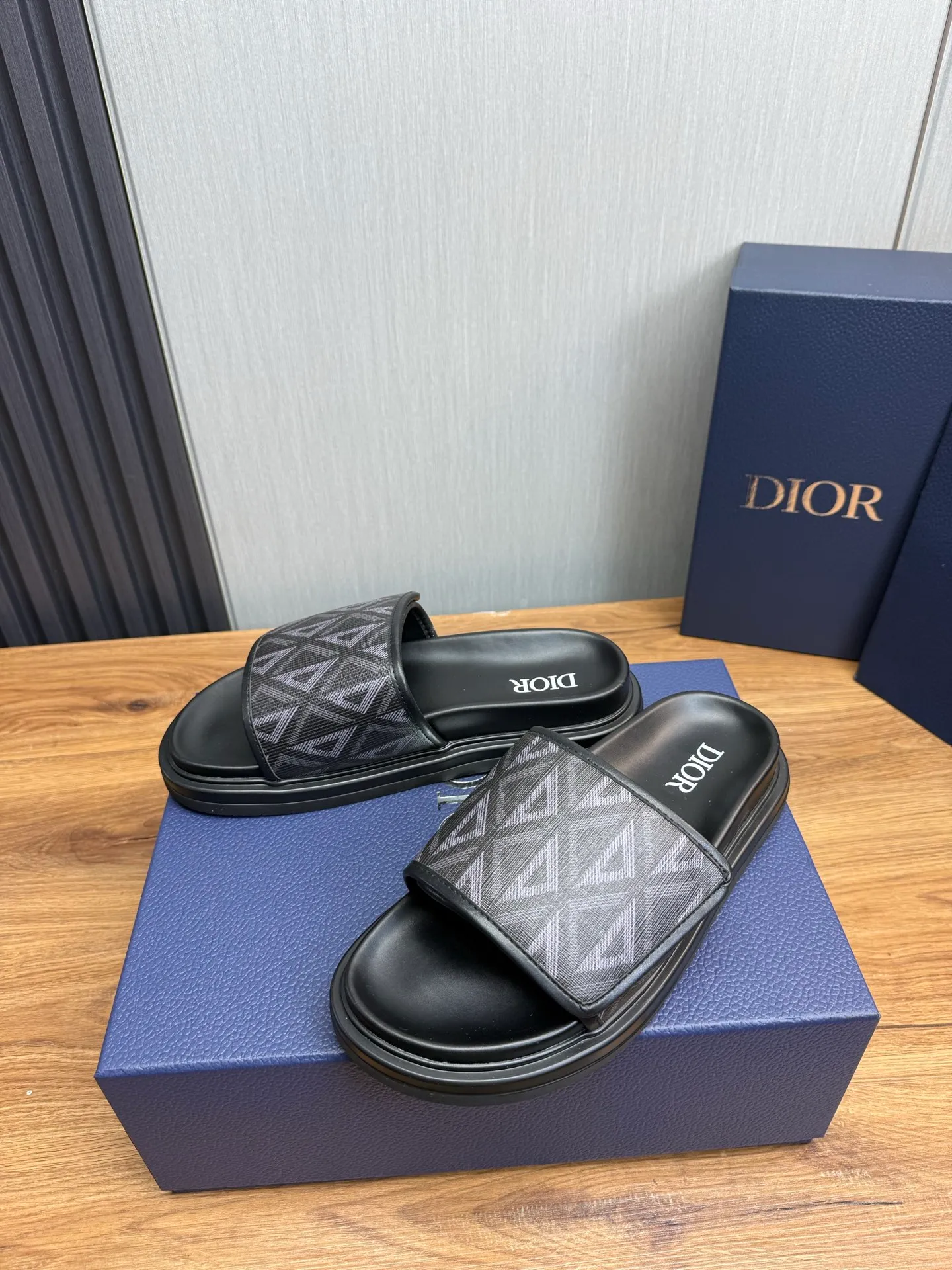 Men's shoes 💰280💰 Dior. Men's slippers 🩴Official website 1:1 production 38-45 yards 45 46 🉑️Customized original material shipped✅